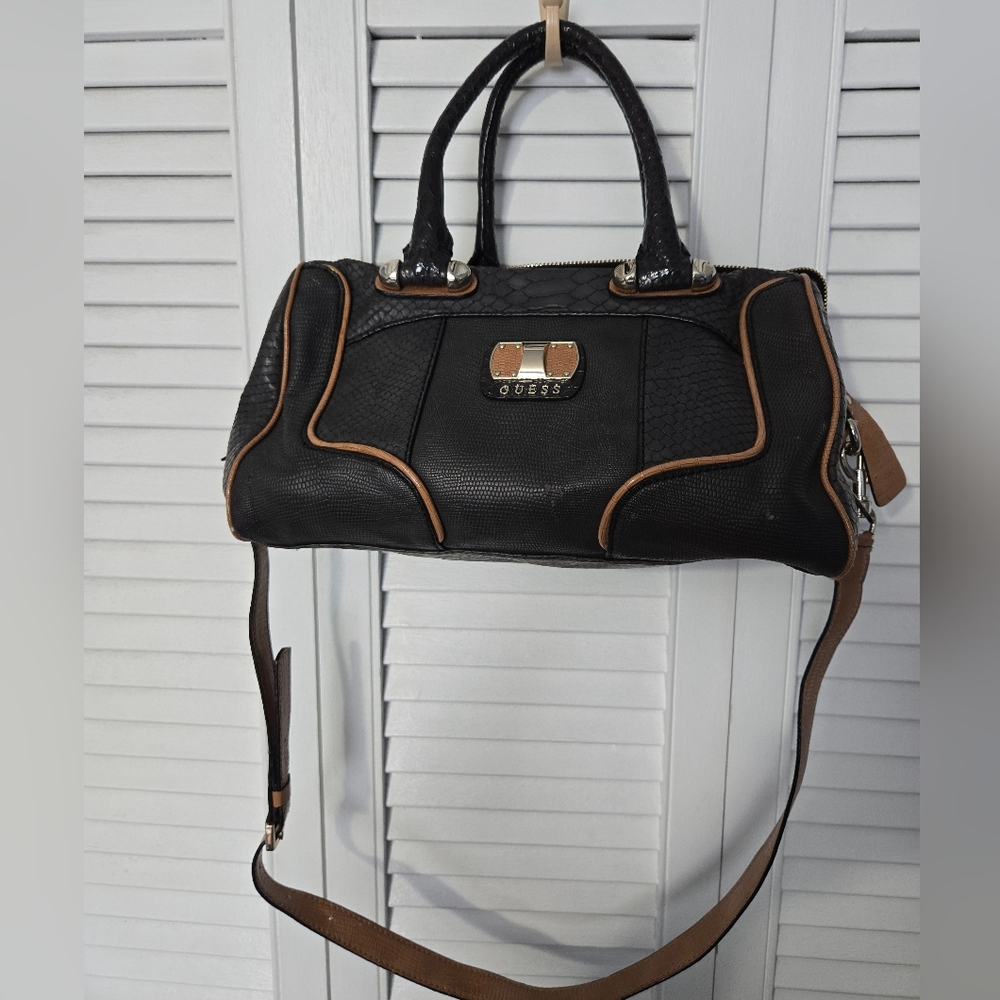 🟢 Guess Black and Tan Handbag